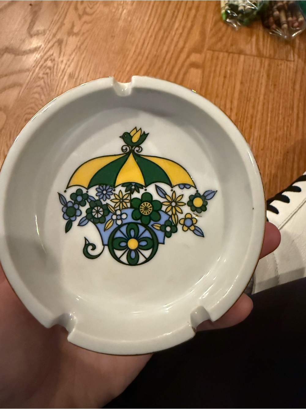 Vintage ceramic Japanese flower cart ashtray - retro 60s / 70s